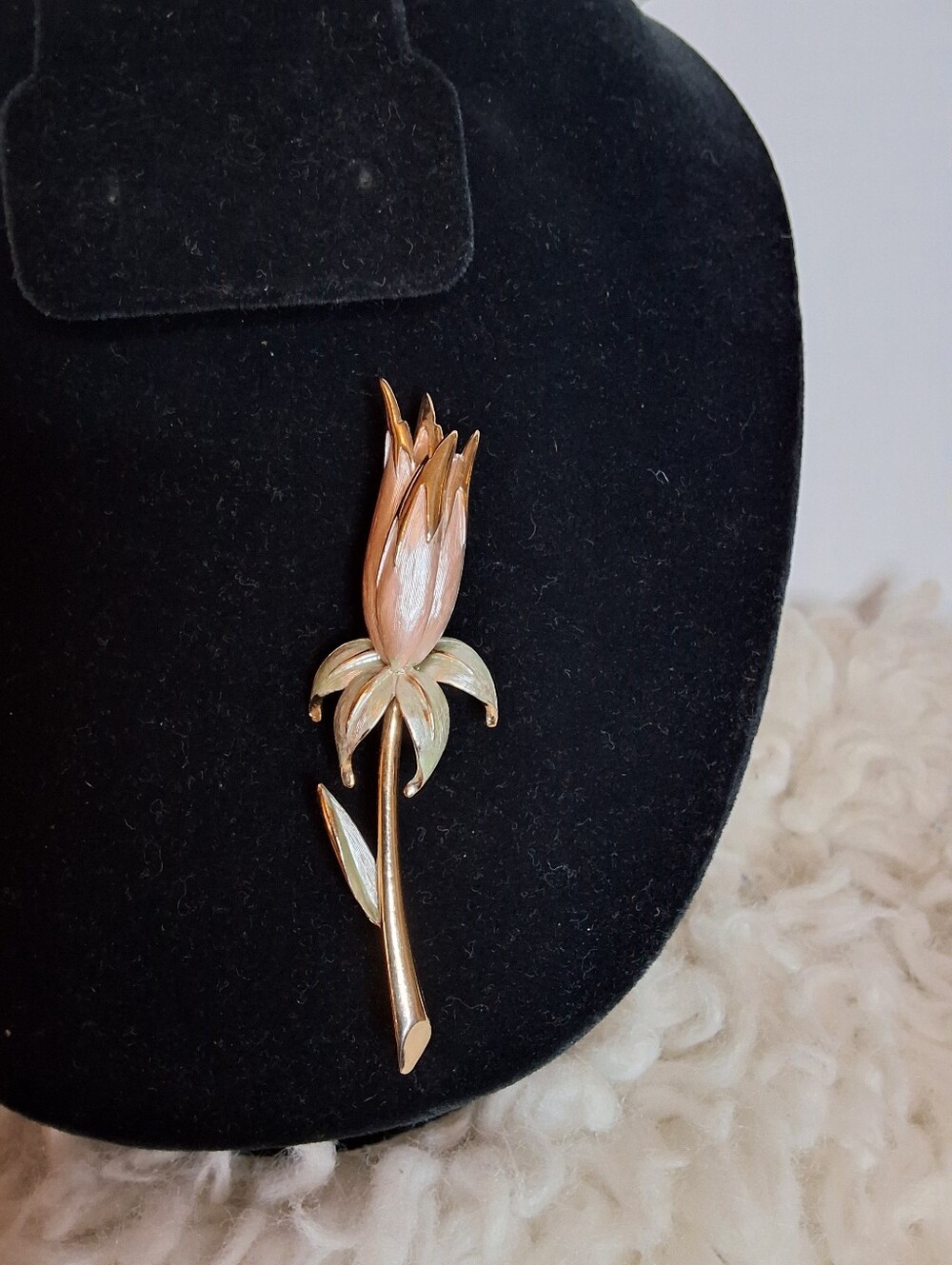 Vintage Crown Trifari Pink Green Enamel Tulip Flower Brooch Gold Tone - Picture 3 of 7